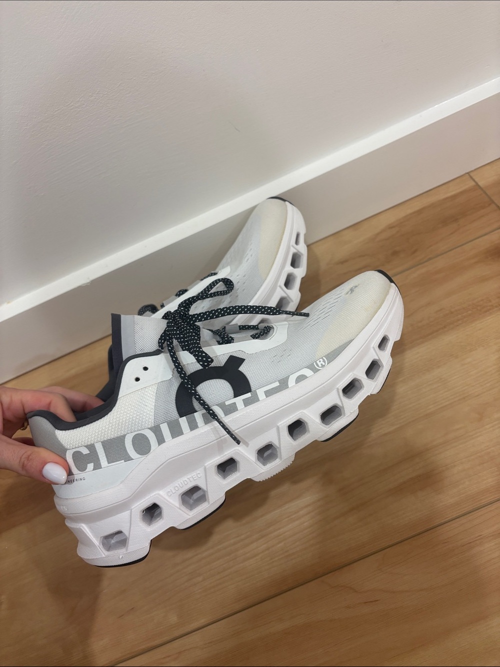 Women’s on clouds cloudtec White & Gray Athletic Sneakers